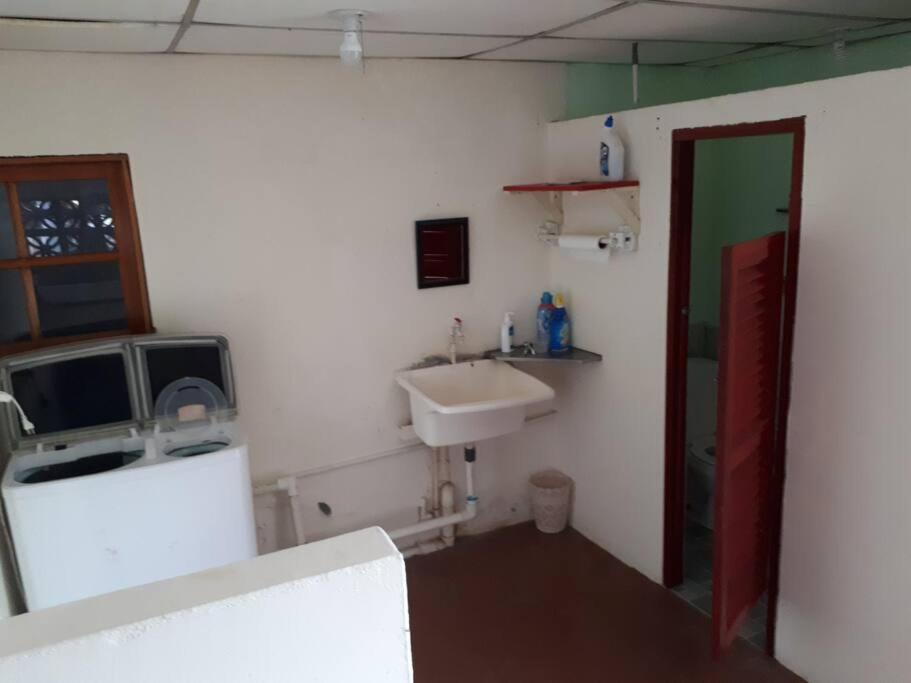 Gia'S Garage & Home For Bocas Travelers Almirante Екстер'єр фото